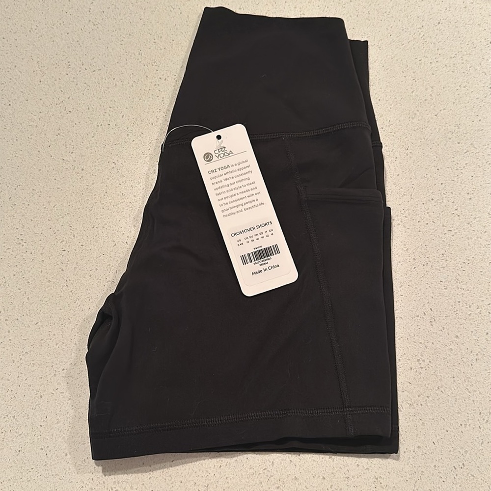Butterluxe Yoga Pockets Shorts 4''- V Cross Waist - Picture 7 of 7
